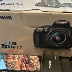 Cannon Rebel EOS T7 with lots of extras
